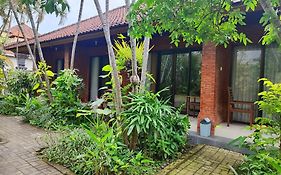 Adus Beach Inn